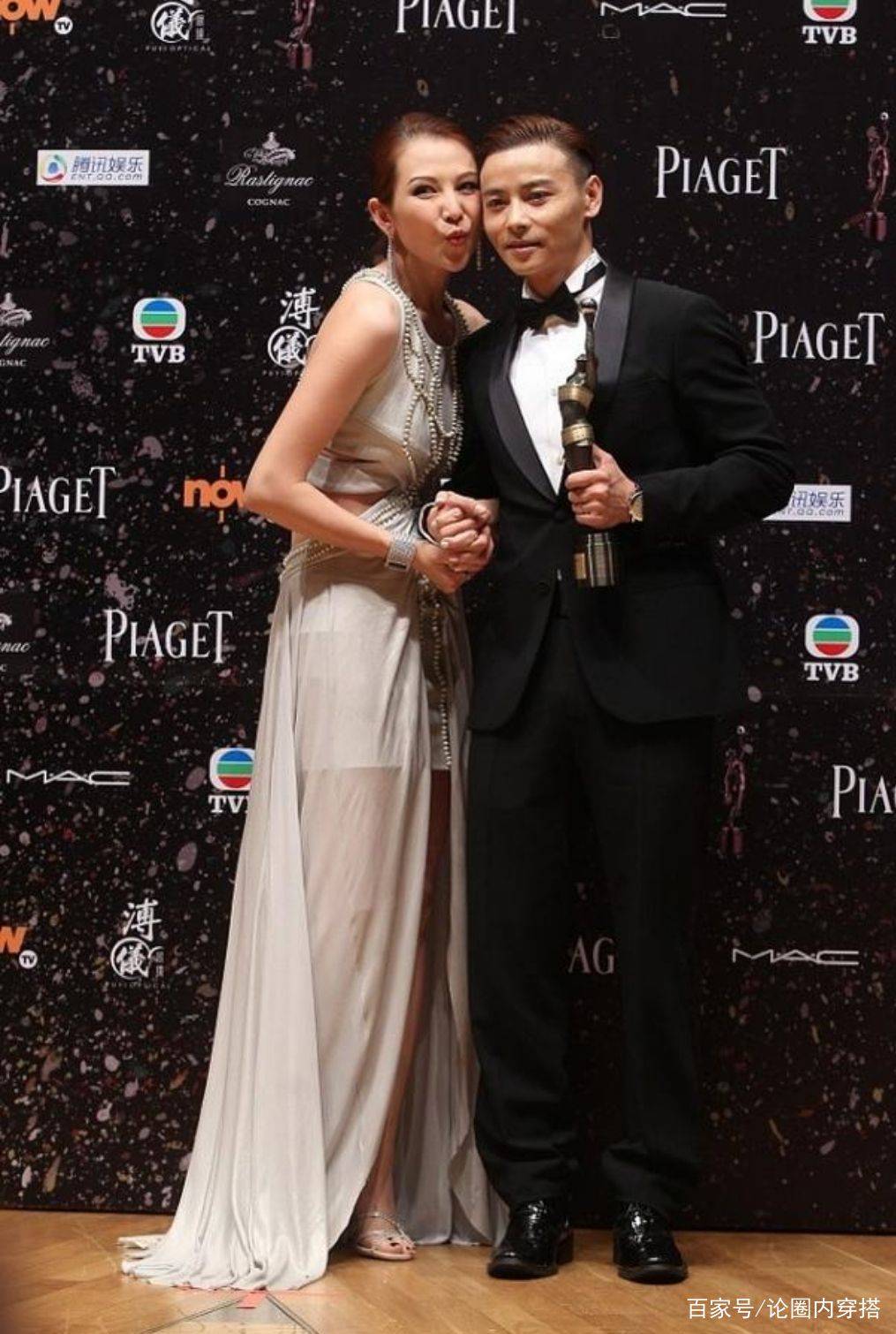 蔡少芬|蔡少芬身材绝了,走红毯穿无袖礼服亮相,大秀美腿与姣好身材