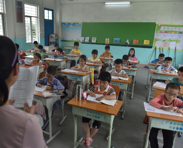 家长|学生没天赋，父母不要让他提前上学，拔苗助长很可能起到相反效果