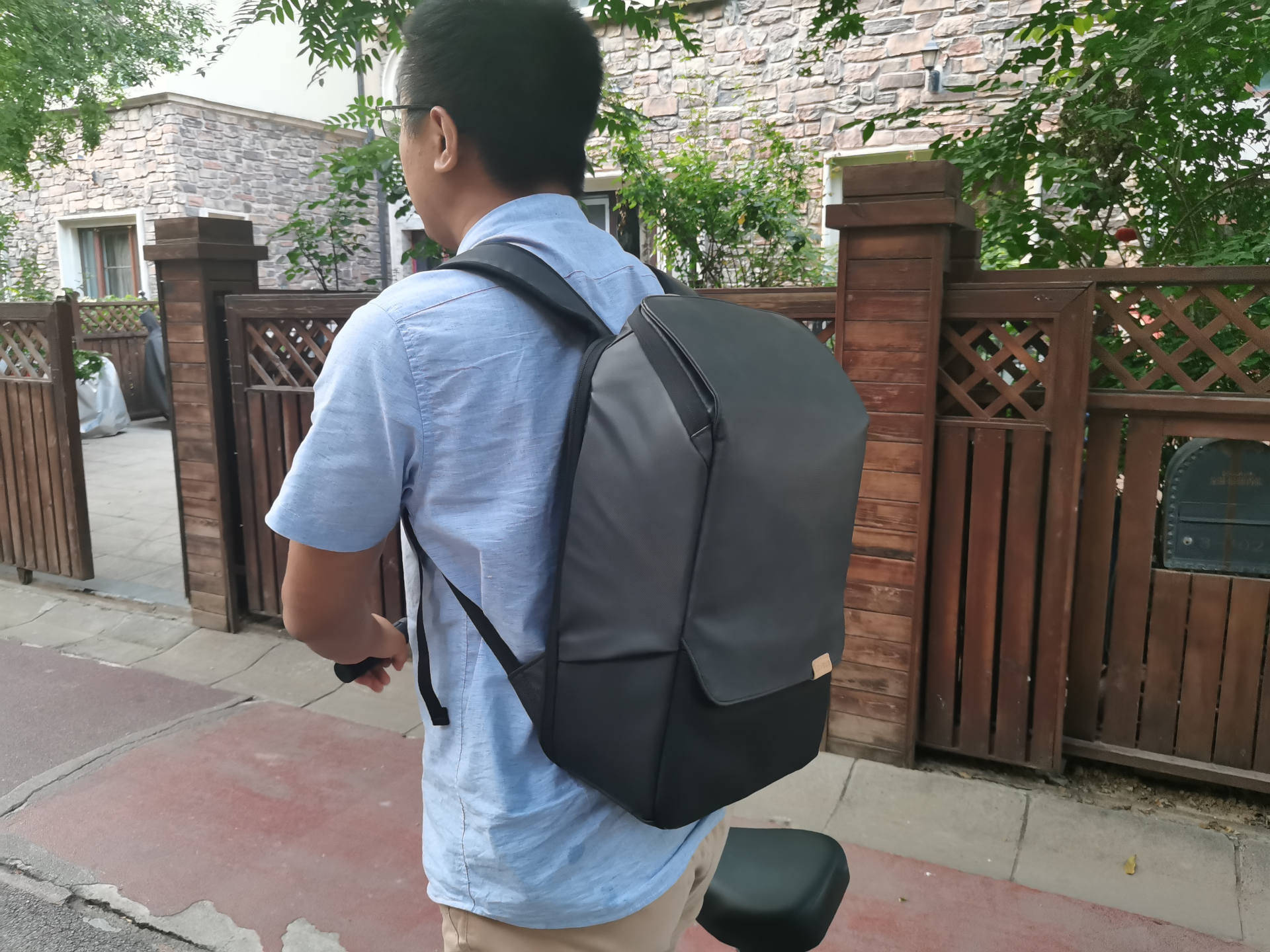 电脑|简约又不简单,地平线8号零感背包体验。