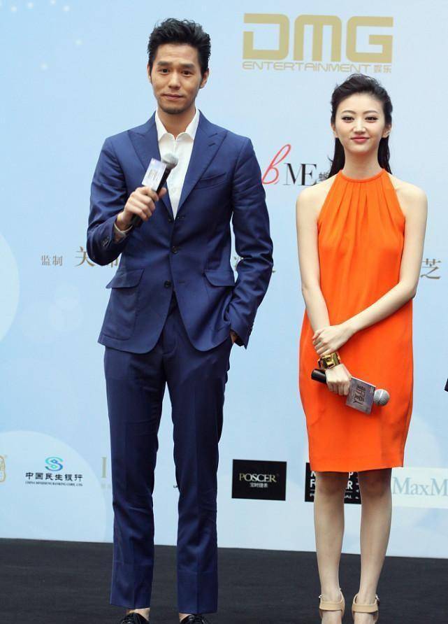 设计|景甜的眼妆是不是太浓了，和张柏芝穿相似的裙子，却看不出年龄差