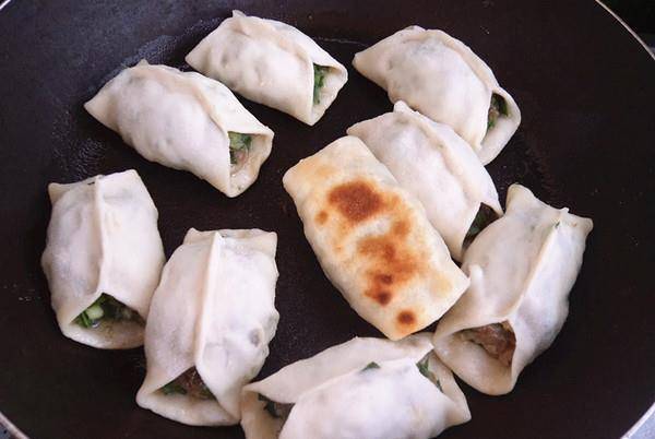 人体|1块猪肉,1把韭菜,制成懒人早餐,酥脆鲜香,一口一个真过瘾