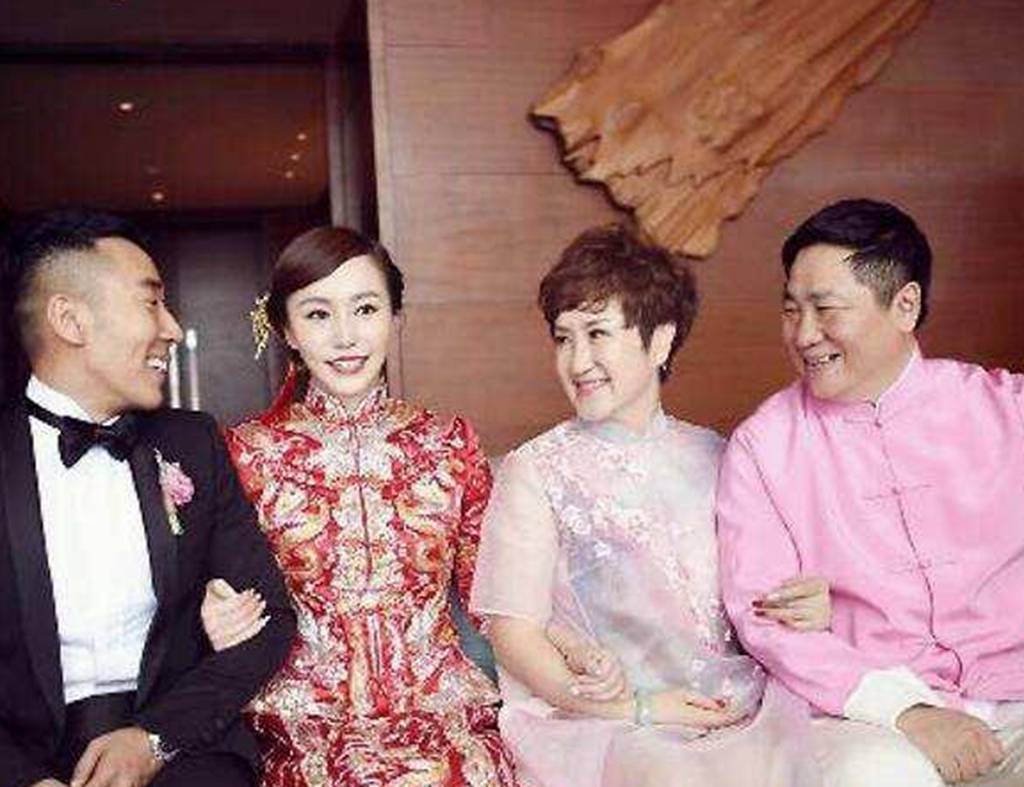 他是传媒公司副总裁,靠一部戏走红,今57岁婚姻幸福_刘流