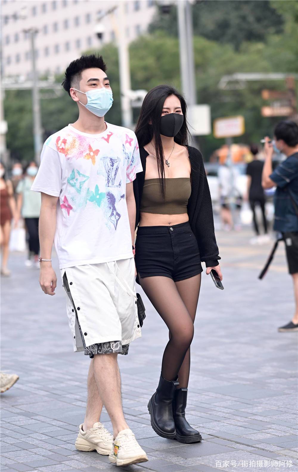 黑色|黑色丝袜，很多姑娘喜欢，初秋时节可以搭配出不一样的味道
