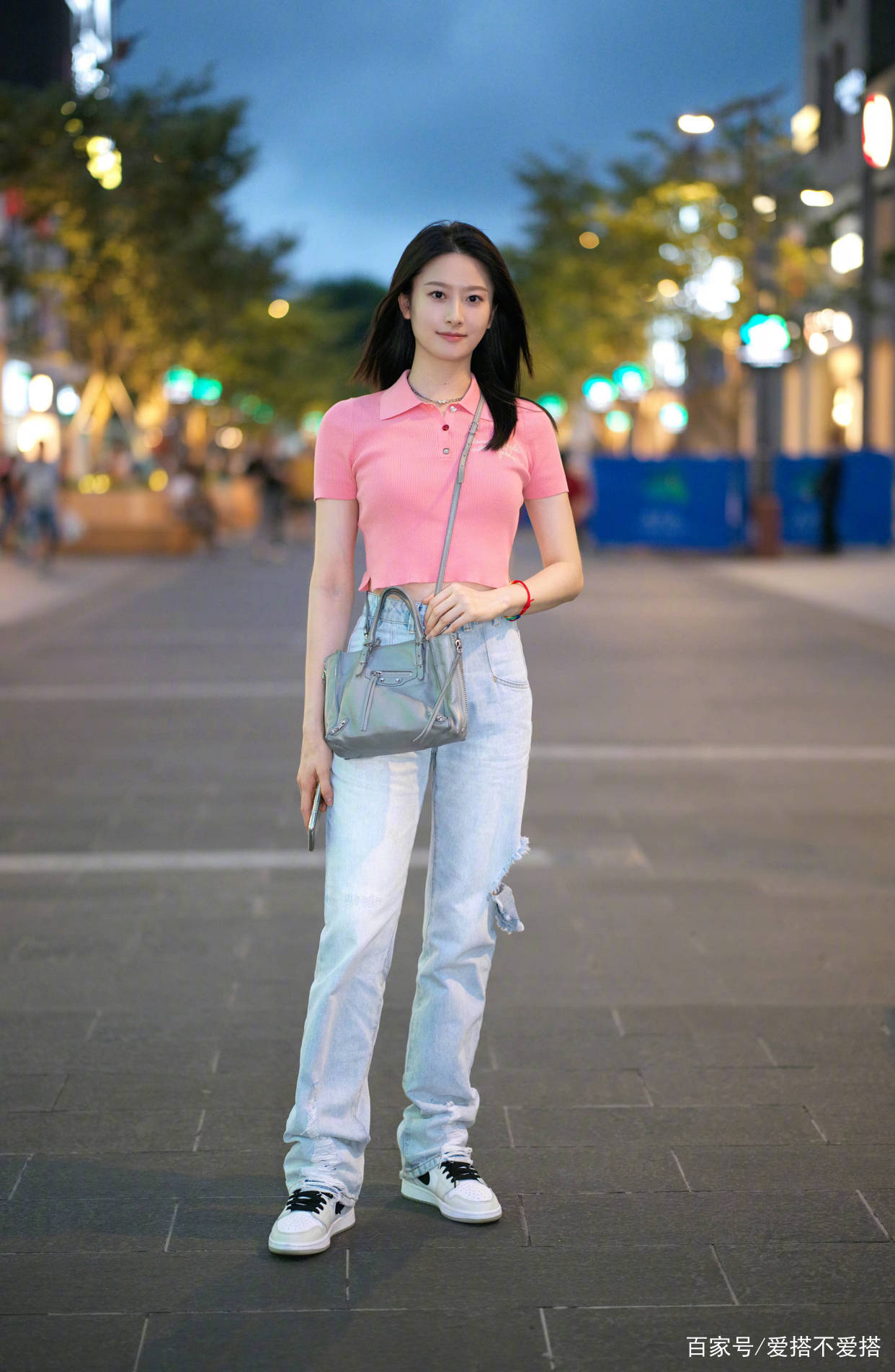 小白|“小白鞋+裤装”，换季时节这样搭，时髦舒适还显高，适合小个子