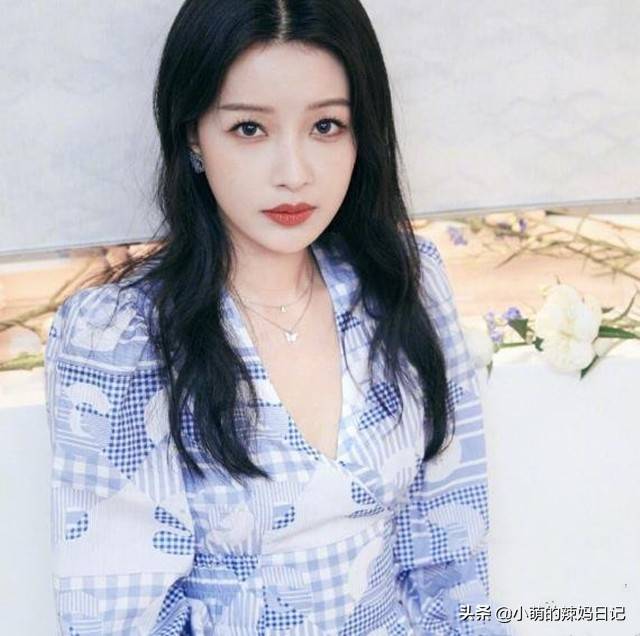 关键在于|为什么女人头发越卷越显老？关键在于这3点，跟年龄关系不大