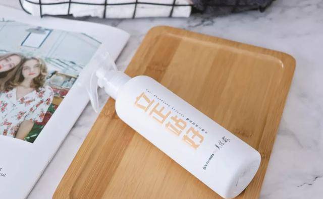 洗头|52岁王祖贤浓发披肩太撩了！用明星蓬蓬水一喷一抓，连发丝都勾人
