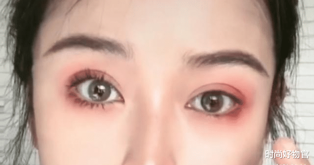 眼睛|怪不得吉娜一直离不开假睫毛！当她卸妆后，原来长此样