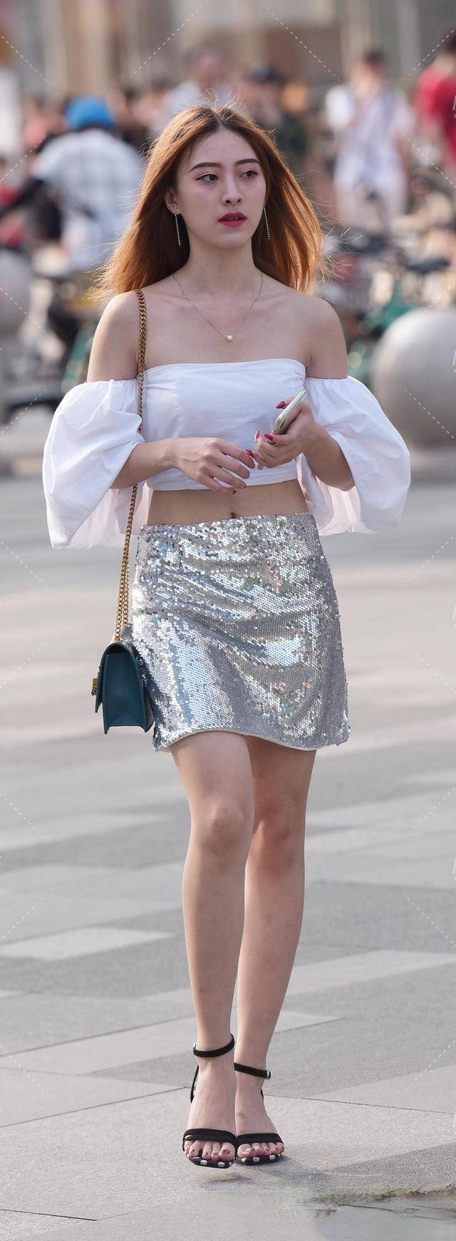 身材|对美女来说穿瑜伽裤有两个好处:一个是显身材,另一个是好搭配