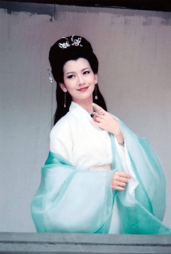 许仙|5个版本的白娘子，赵雅芝的最经典，杨紫的最可爱，而她却被吐槽