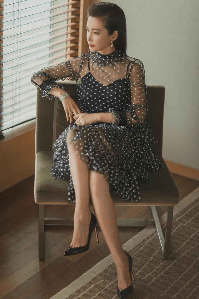 小姑娘|李冰冰年纪越大越喜欢小姑娘的搭配，脸蛋Q弹，仍有胶原蛋白感