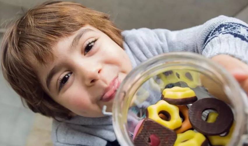 晓敏|从小不吃零食的孩子，长大后会有三个变化，失去的不只是快乐