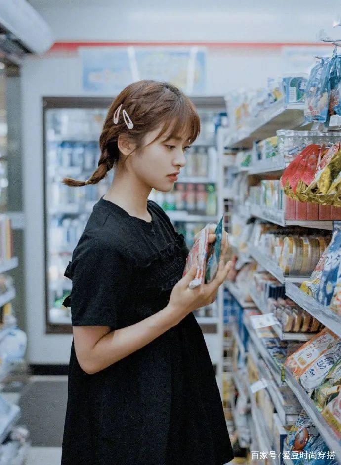 发型|你适合什么样的短发？该如何搭配秋装？