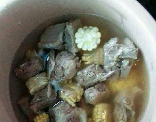 天气|不管炖什么骨头汤，不要直接加水炖，多做这1步，汤又香还浓白