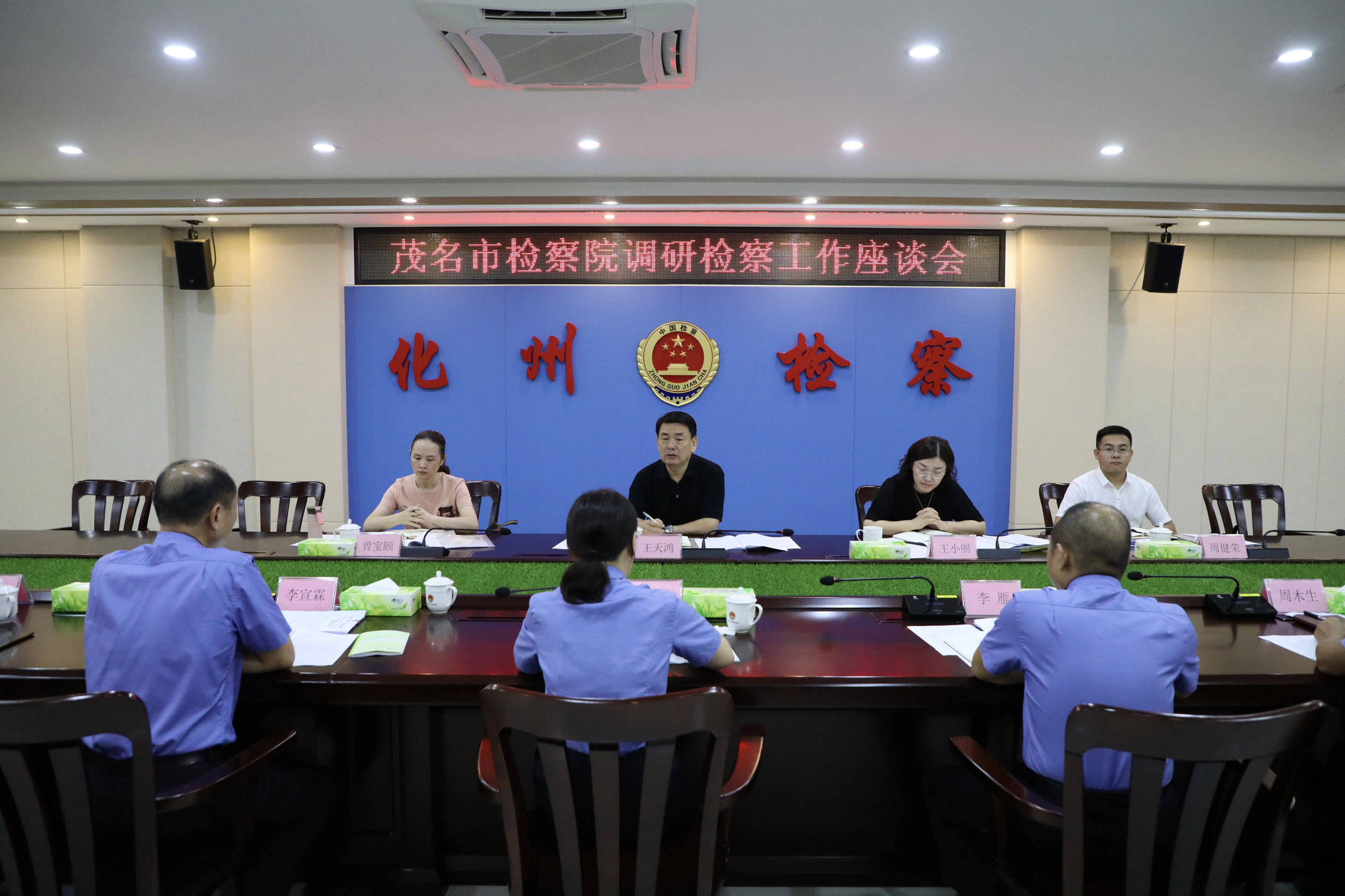会上,张峥鸣检察长汇报了该院今年以来的检察工作情况,对市委巡