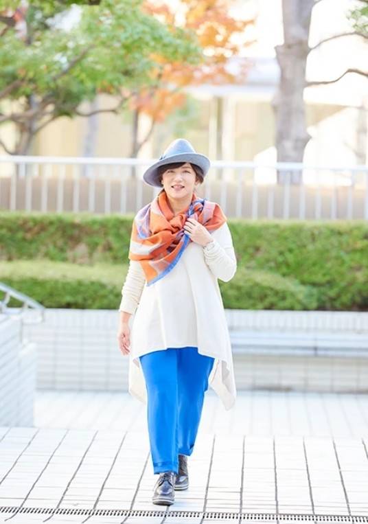 颜色|40岁后穿搭显高明的亮点！造型师：4个建议，时尚但不高调