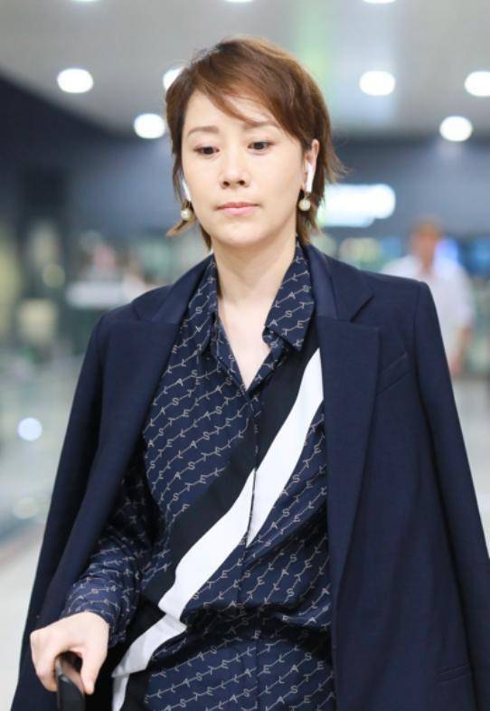 经验|日常出行穿衬衫怎么搭，老戏骨海清有经验，帮你时髦保暖两不误