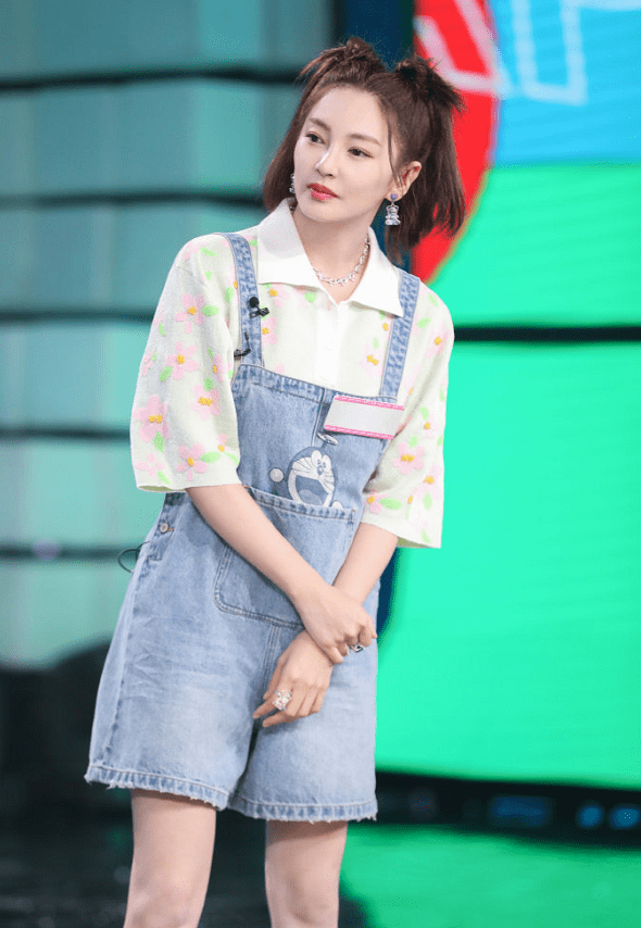 张雨绮|张雨绮也没逃过“幸福肥”，脸蛋上的肉感挺明显，但气质仍然在