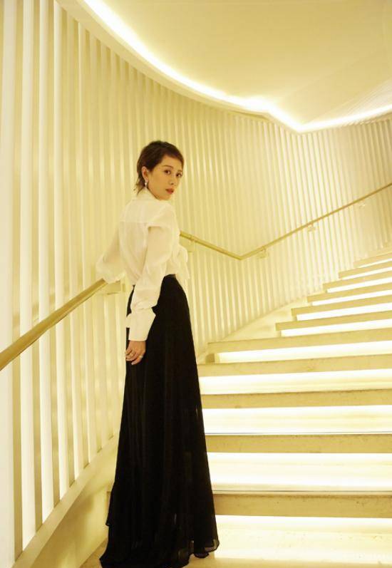 经验|日常出行穿衬衫怎么搭，老戏骨海清有经验，帮你时髦保暖两不误