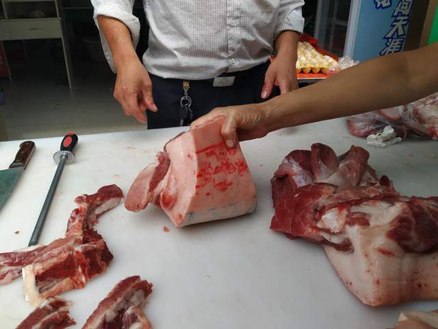 检疫|猪肉上会盖章，但印章为何形态各异、颜色各异？此文说清楚