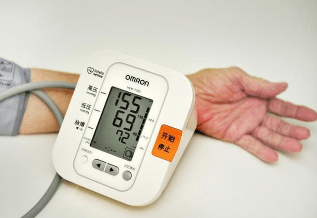 人群|45岁男性,心血管出现异常,提醒:早餐尽量少吃这几种食物