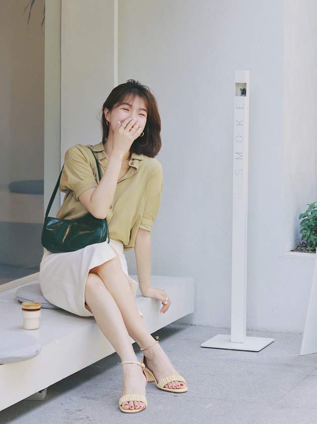 是属于|秋天的衬衫先别藏起来，搭配上牛仔裤可美了，比你想象中要好看