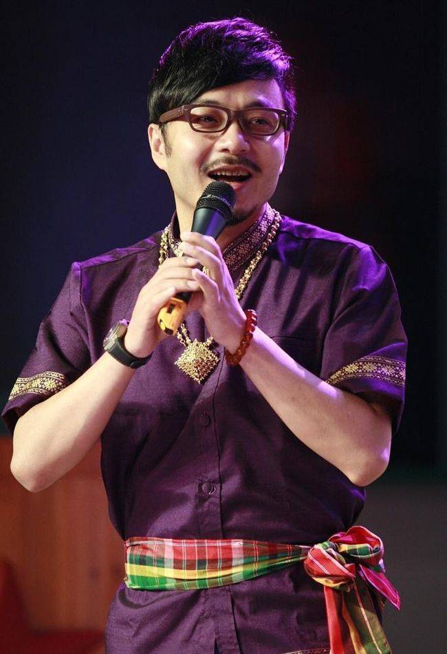 太帅|汪涵一身“军装”也太帅了,穿着迷彩服皱眉头好man,气质真绝了