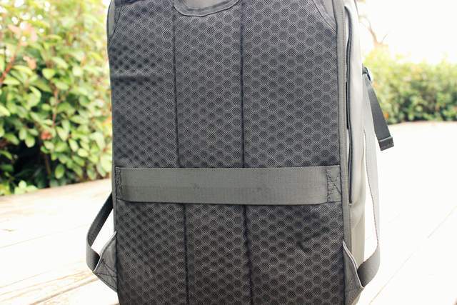 真皮|地平线8号“零感”背包，“零感”是噱头还是真材实料？