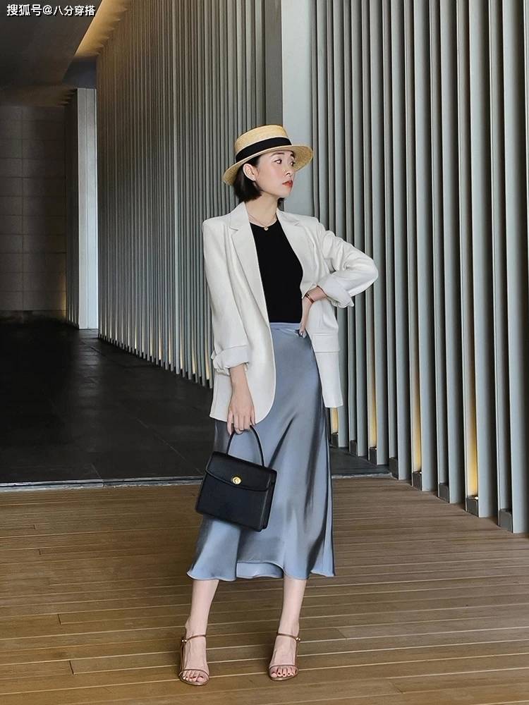 设计|秋季，“西装”的高级穿法是这样的，搭配T恤干练利落，舒适洒脱