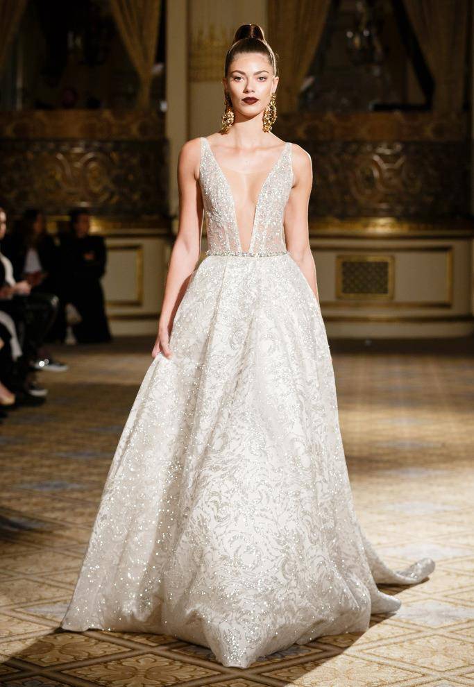 高定|Berta高定婚纱礼服T台秀场，永恒不变的浪漫情怀，戏剧感唯美华服