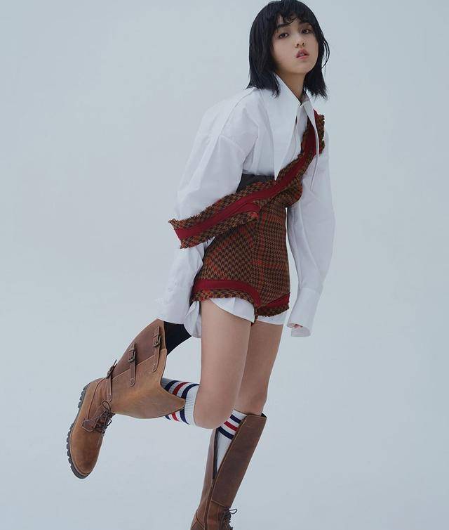 帽子|00后“老戏骨”张子枫，演技派的少女穿搭范本，可盐可甜超有范儿