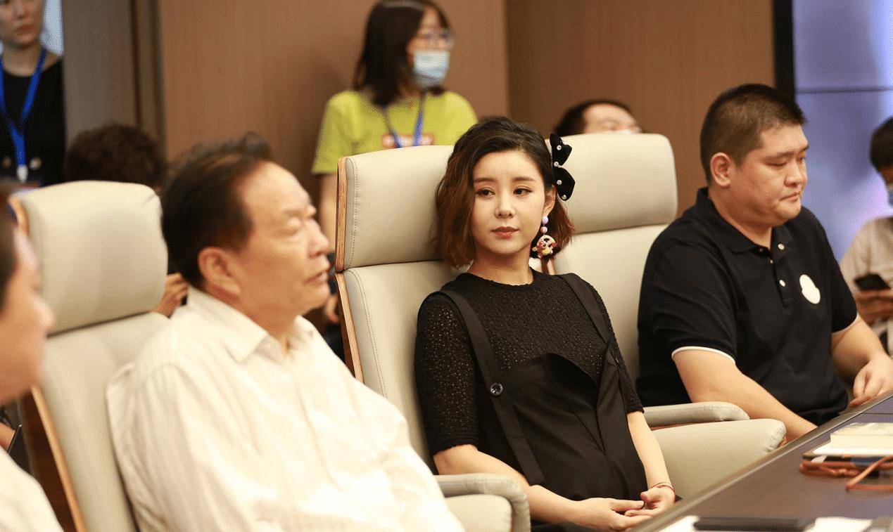 官宣|神仙眷侣官宣二胎，问道生儿生女，直言要凑成一个好字