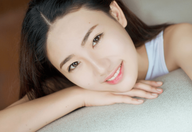 缺乏营养|43岁卓女士脸上有斑，医生：多吃2物，少做2事，或助白亮净透