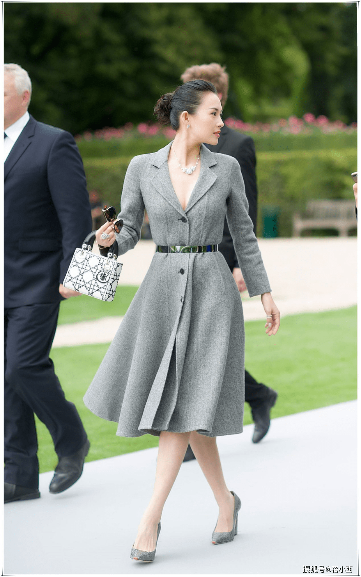 腰带|章子怡不愧是“汪峰的老婆”，穿蕾丝连体裤气质惊艳，为吸睛好拼