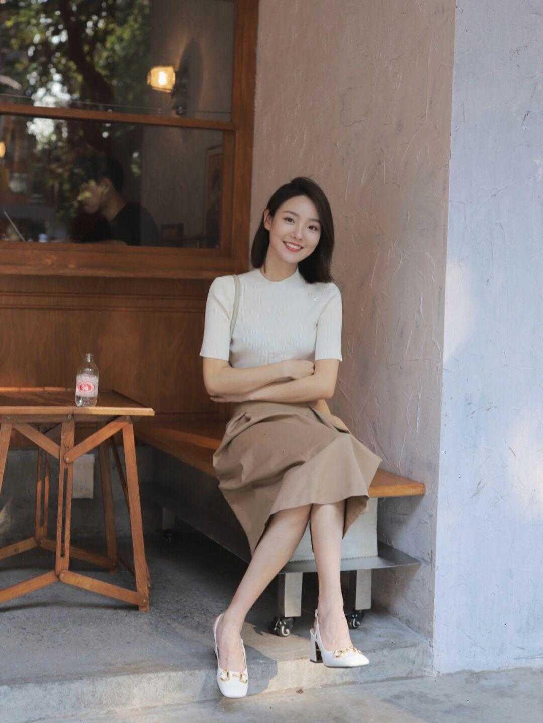 小个子|初秋，穿白衬衫搭配西装裤，小个子女生也能显高显瘦，漂亮大气