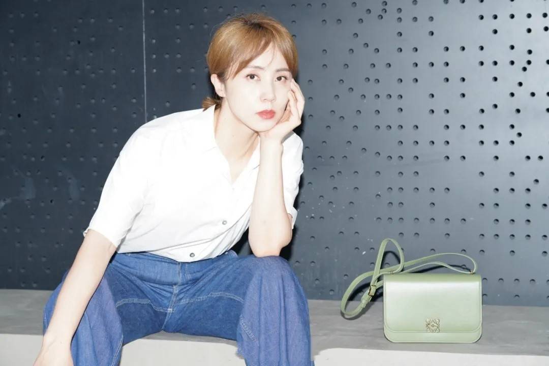 发型|孙莉扮小女生有一套，精致妆容配金色短发，真不像三个孩子的妈