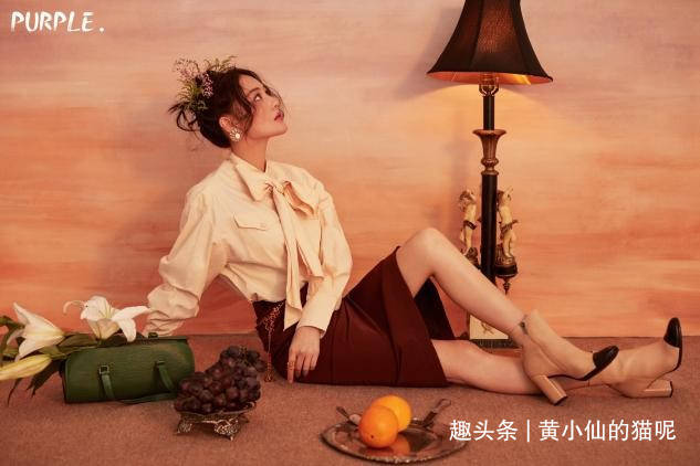 面部|短发的张馨予别有风韵,穿低领连衣裙秀凹凸曲线,女人味十足