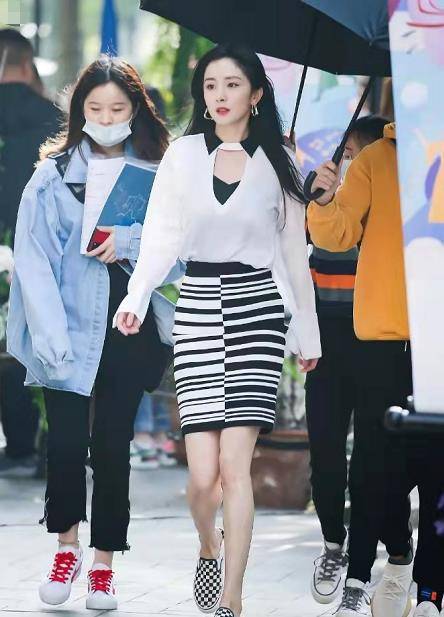 二八定律|杨幂拍戏太累？生图路透法令纹抢眼显老十岁，穿60块回力鞋撑国货