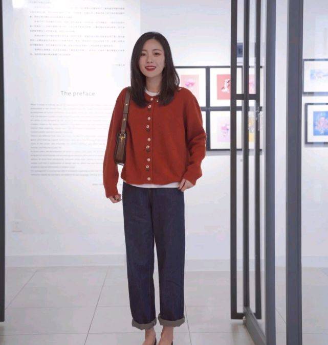蓝色|服装穿搭越简单越高级，拒绝太过复杂的款式，轻松拿捏自身的气质