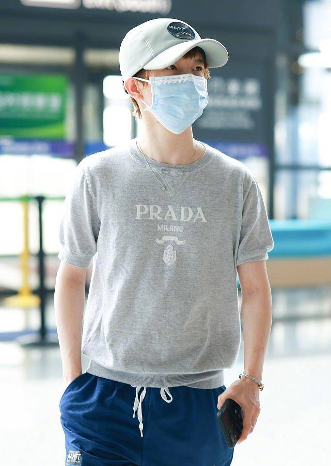 郭敬明|郭敬明罕见现身，全程手揣兜装酷，网友：绝对没有一米五！