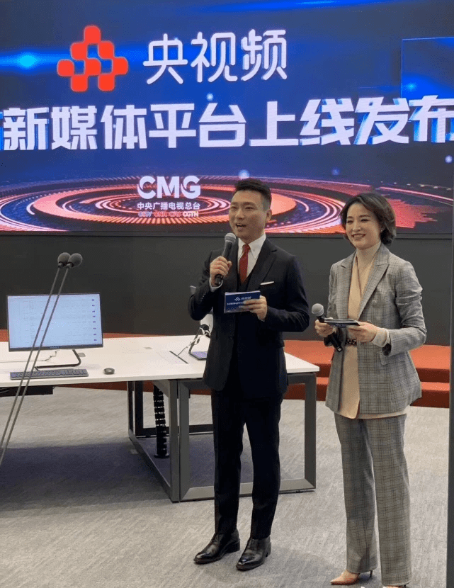 董卿学|职场风穿搭光有严肃感怎么够！跟董卿学挑选单品技巧，轻松变女神