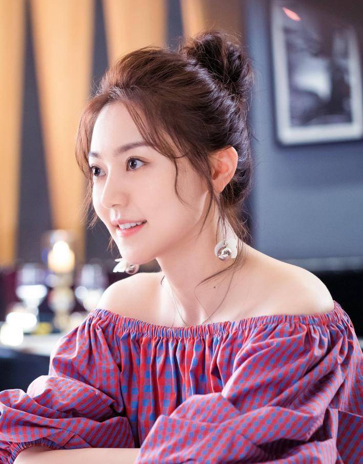 身材|今天的邹凯和高蜜离婚了吗？看黄梦莹戏里戏外，演绎时尚穿搭
