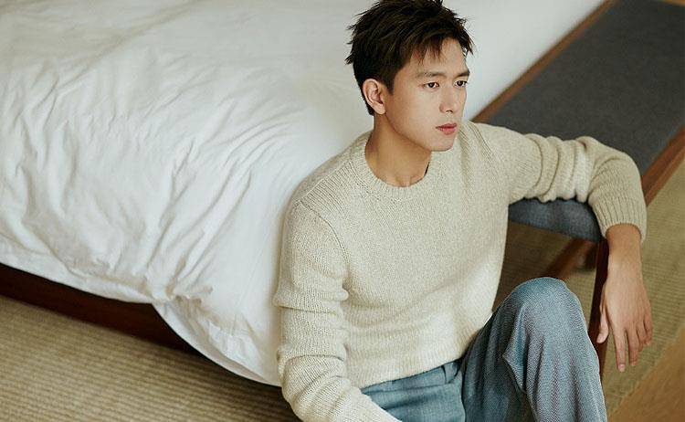 韩商言|李现戏里戏外都太苏！穿浴袍在线撩妹，私服衬衫穿搭变身“校草”