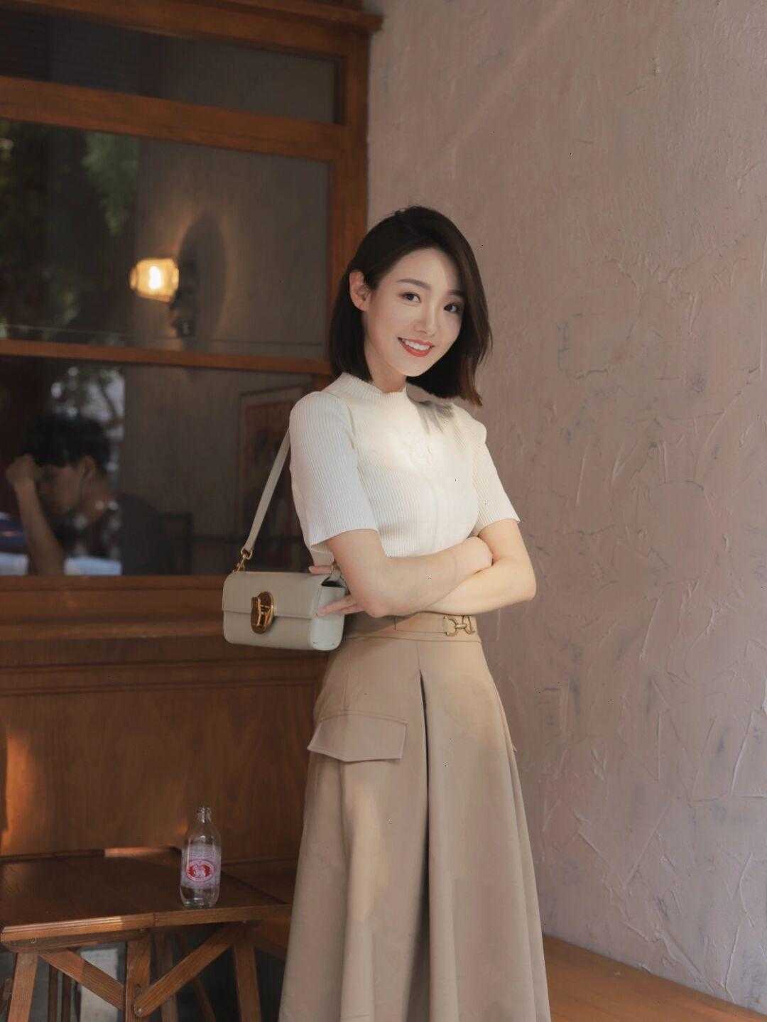 小个子|初秋，穿白衬衫搭配西装裤，小个子女生也能显高显瘦，漂亮大气