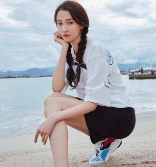 女神|宋佳穿睡衣也时尚,倪妮成街拍女神,论私服穿搭的秘密