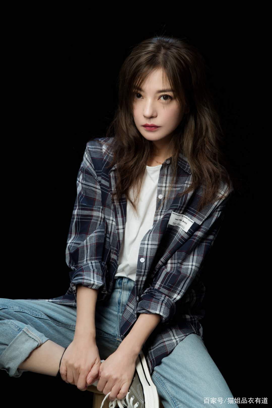 扣子|乒乓球女神刘诗雯挺会穿，场上挺霸气，场下穿格纹衬衫满满少女心