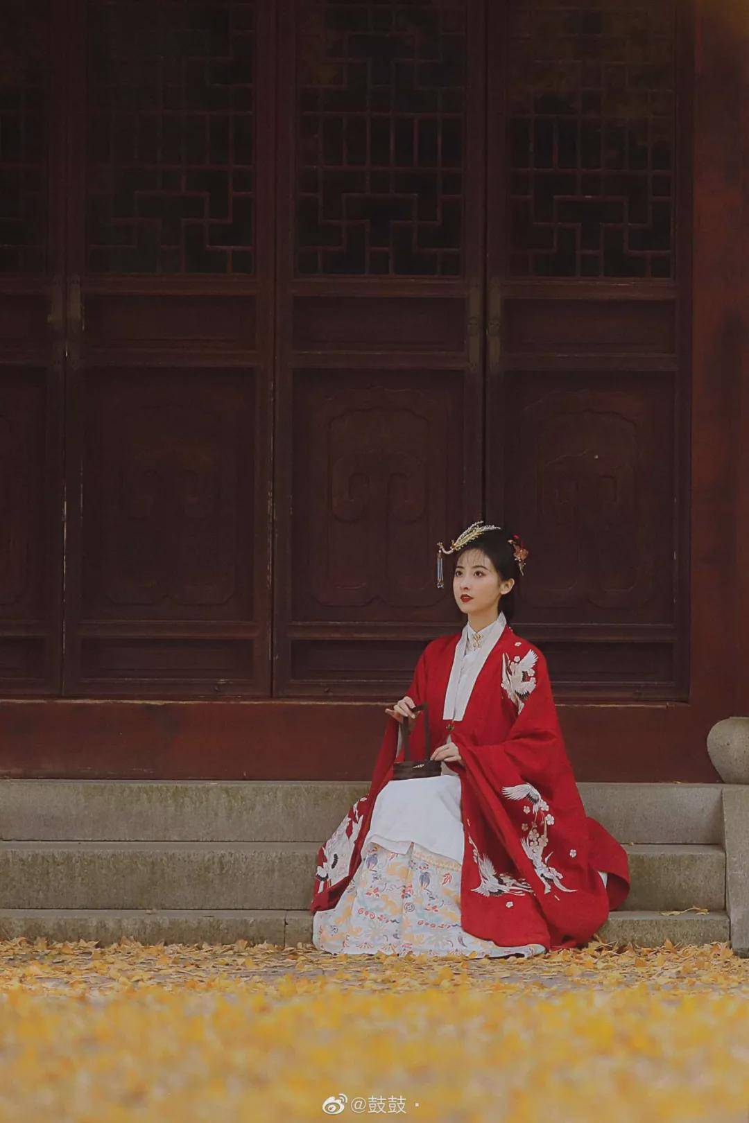 摄影|汉服小仙女：历添新岁月，福满旧山河