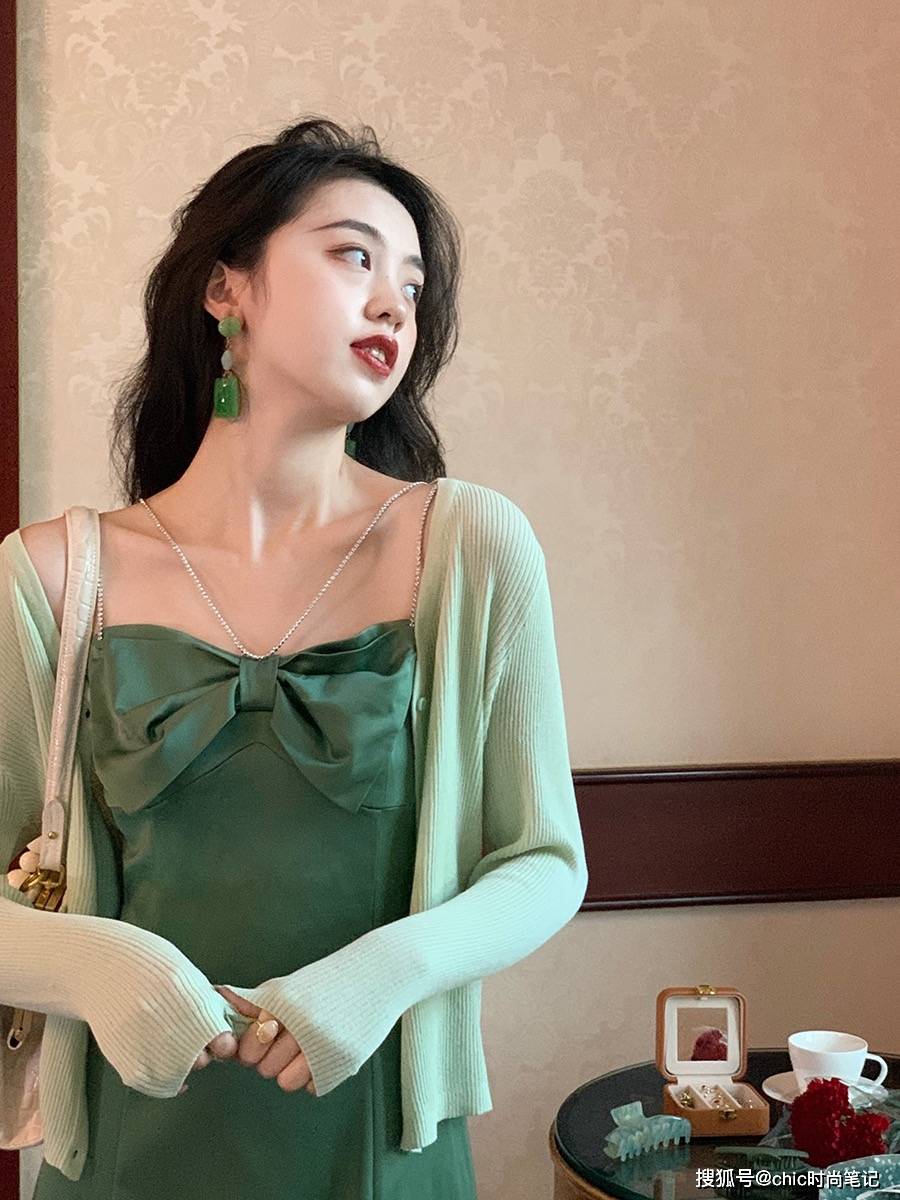 什么|夏末与初秋交界的时节,什么颜色应该占主导,豆绿色应该榜上有名