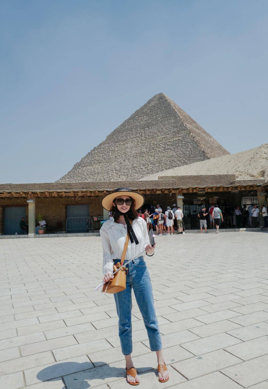 女王|她被称为“偶像剧女王”，40岁穿荷叶领上衣配牛仔裤，美成少女