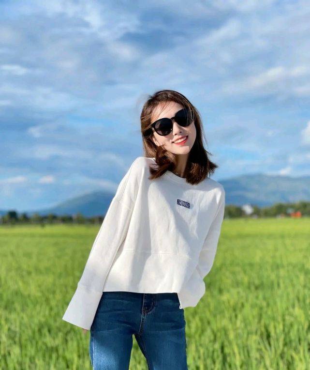 卫衣|女生就该美美的，日常穿搭也要穿出高级感，才能展现出自身的魅力