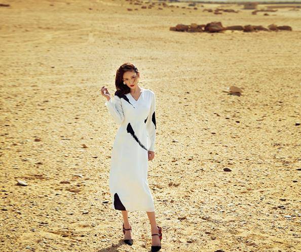 藏蓝色|陈乔恩OL造型化身冷艳女神，穿帅气西装气场超A，确定你有40岁？